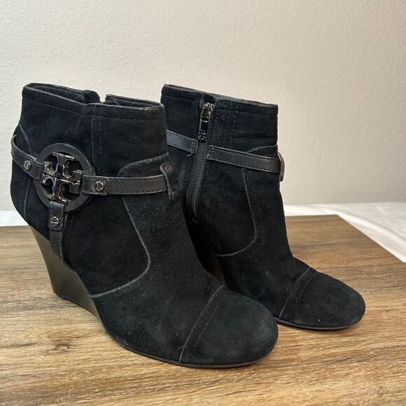 Tory Burch Aaden Women's Ankle Boots Black Suede Harness Logo Emblem Wedge - Picture 1 of 10